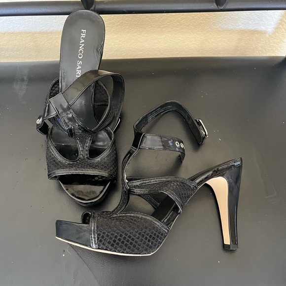 Sexy strappy heels - Picture 2 of 4